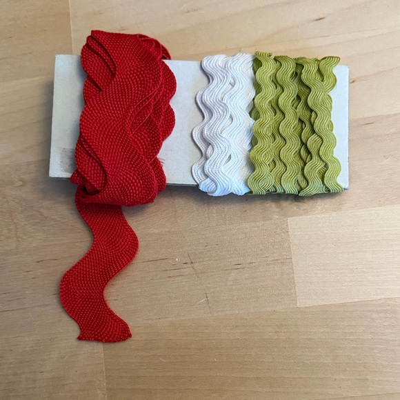 Simplicity Red and Multicolor Rick Rack Collection - Picture 6 of 6